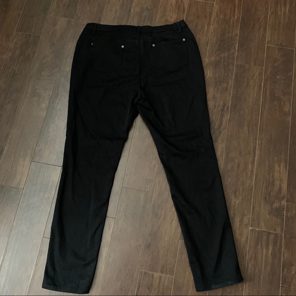 Beautiful Flowered Jeans - Picture 3 of 5